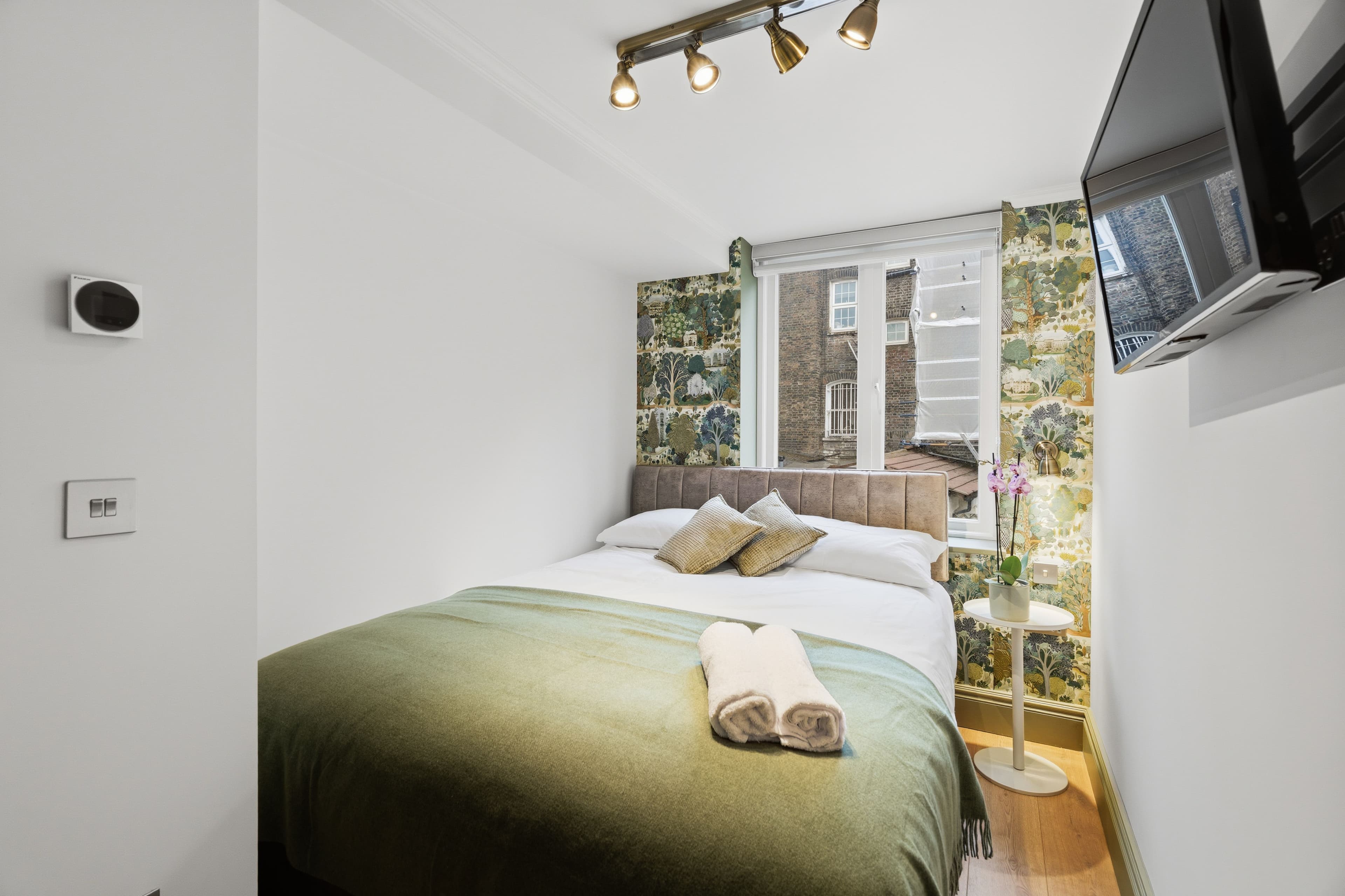 bedroom unit 4