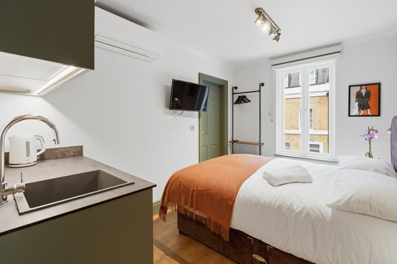 bedroom unit 6