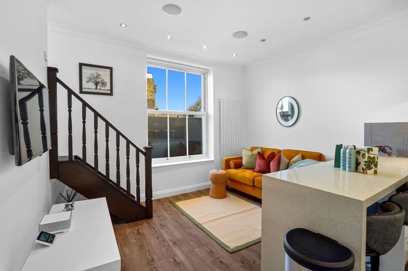 living flat g