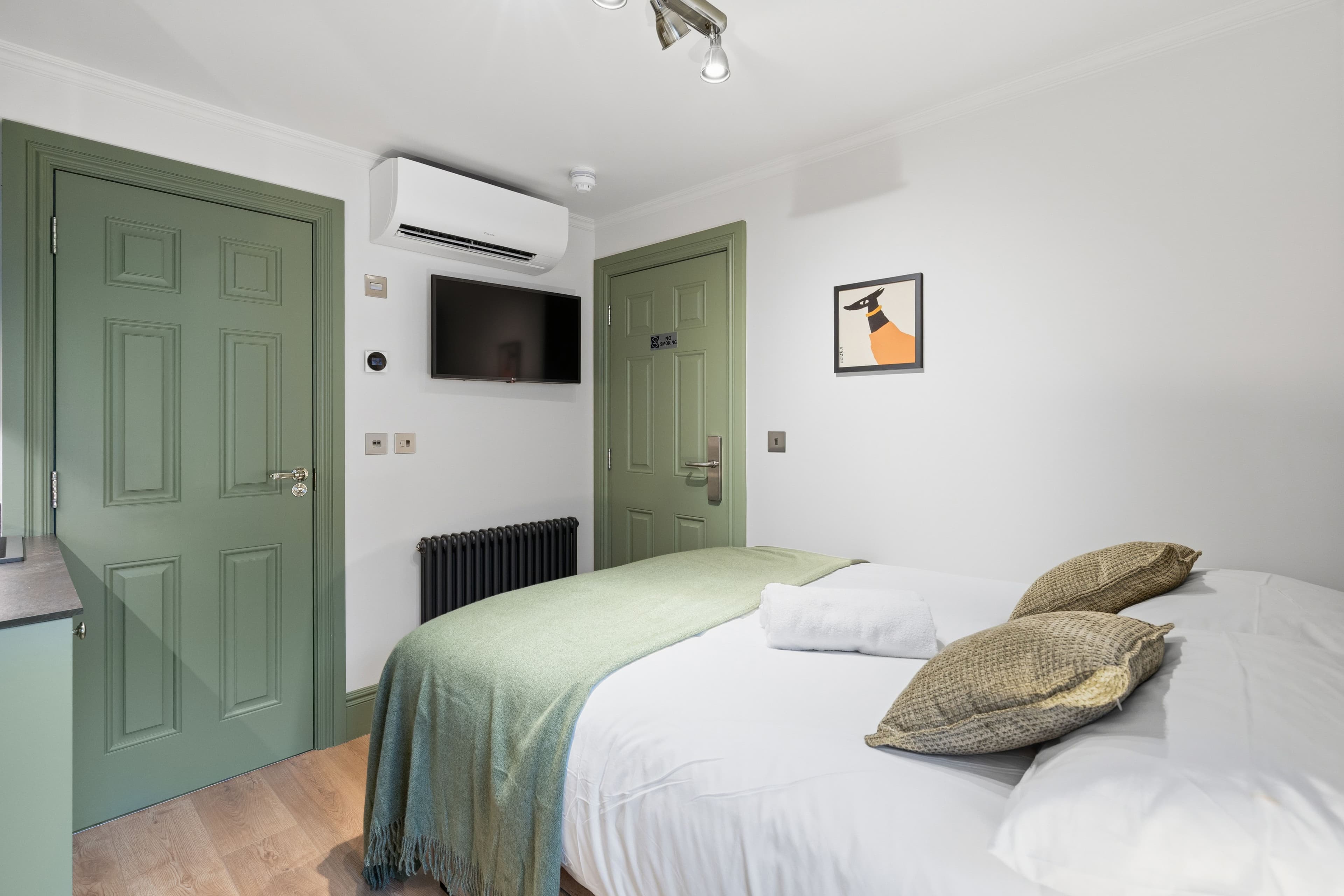 bedroom unit 4